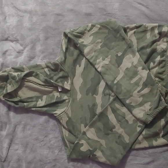 Clothing - Picture 2 of 4